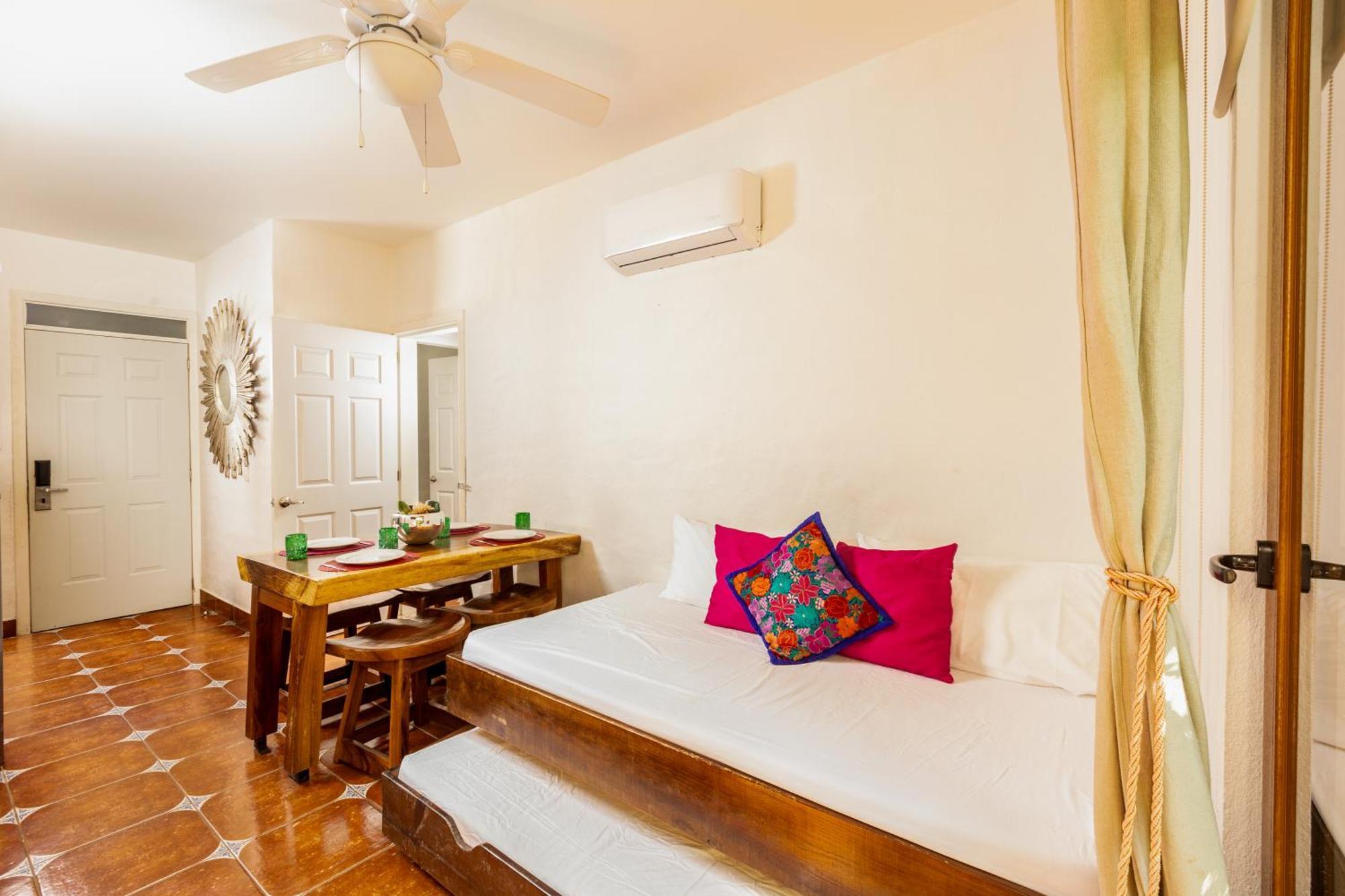Отель Casa Loteria -Pueblito Sayulita- Colorful, Family And Relax Experience With Private Parking And Pool Экстерьер фото