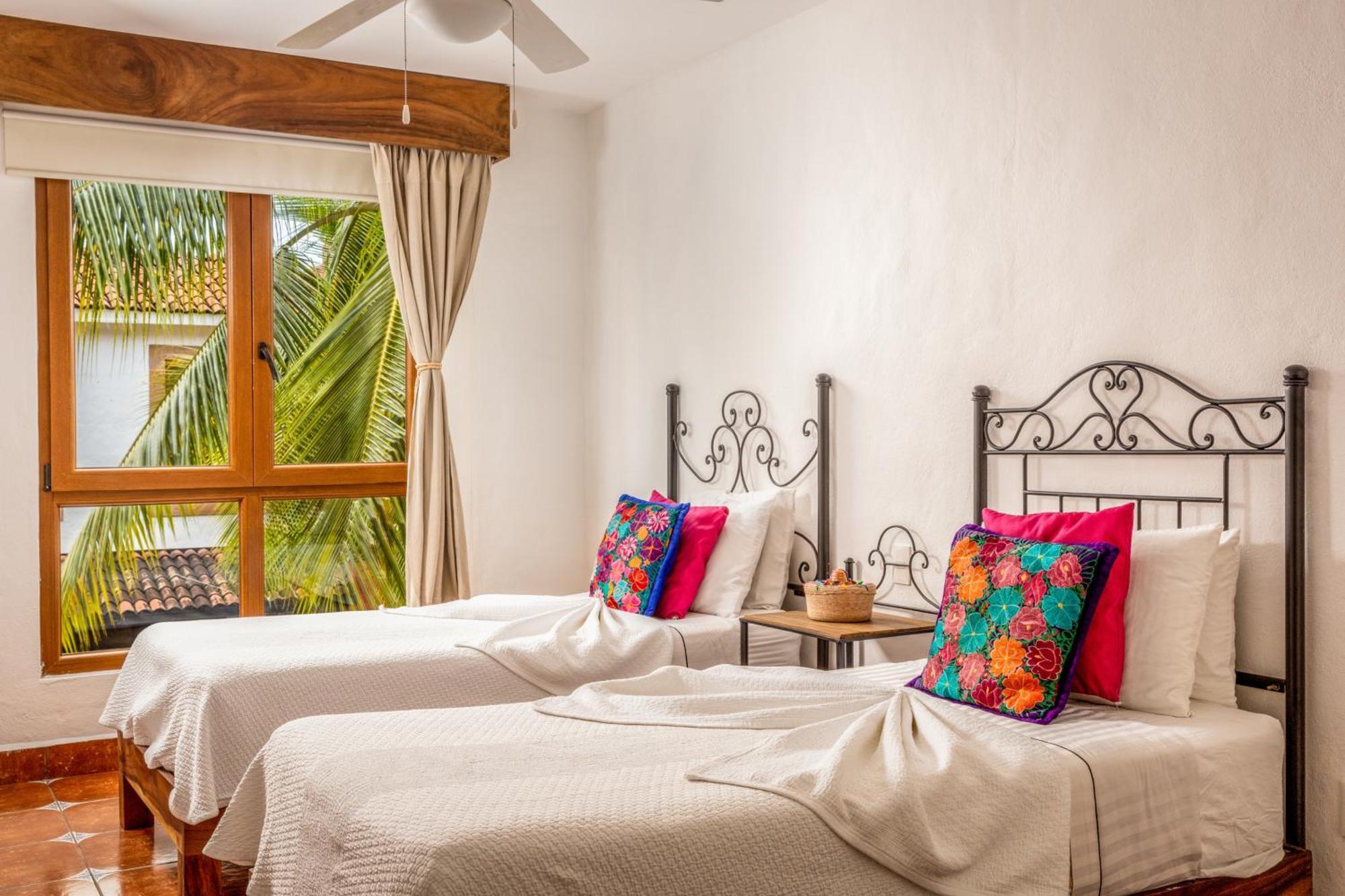 Отель Casa Loteria -Pueblito Sayulita- Colorful, Family And Relax Experience With Private Parking And Pool Экстерьер фото